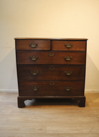 Antieke Engelse commode, 18e eeuw