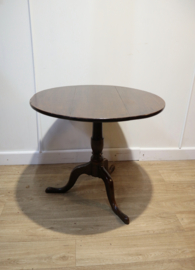 Antieke Engelse tilttop tafel