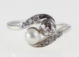 Antieke witgouden ring 'Toi et Moi' met parel en diamant