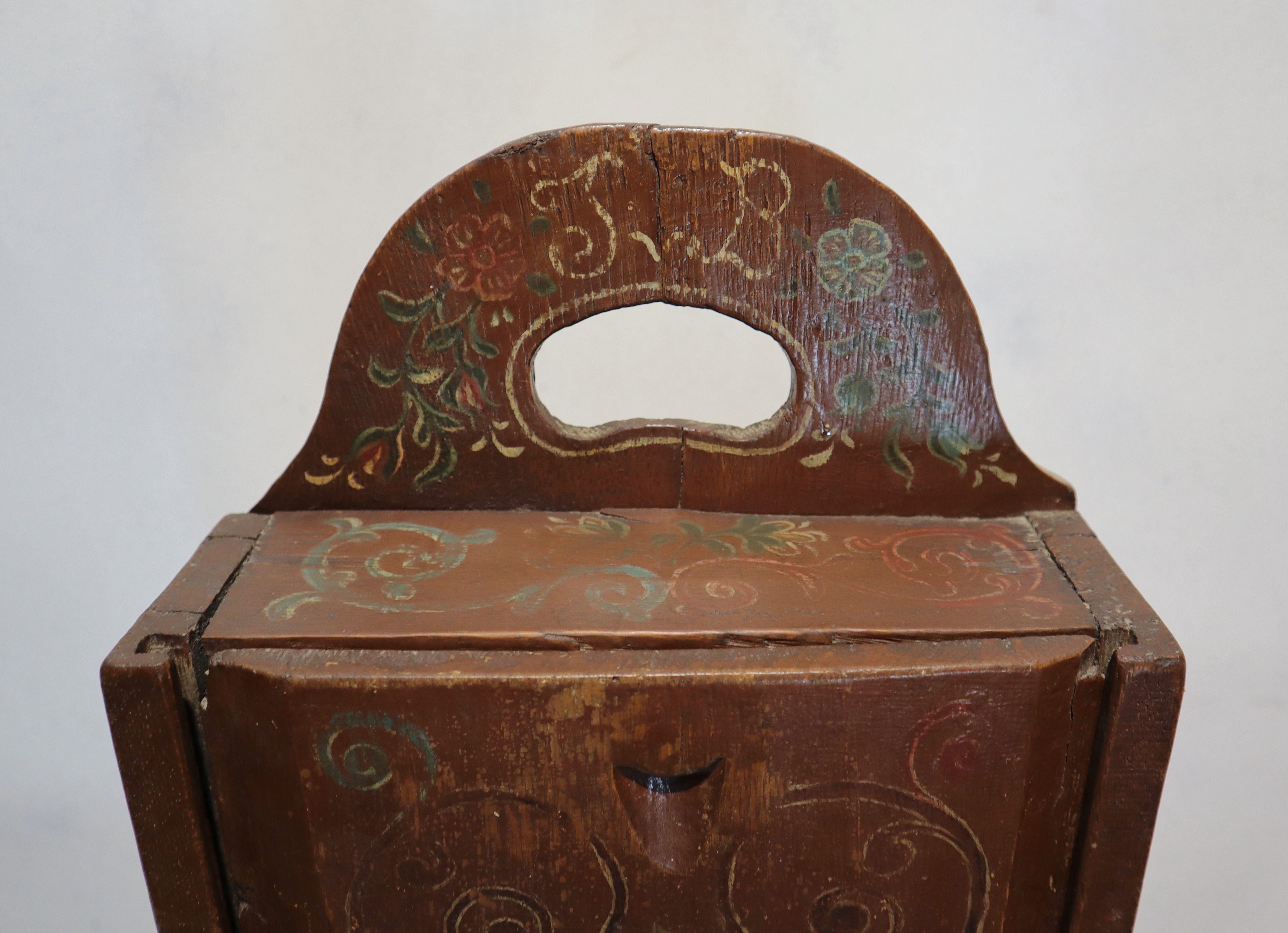 Antieke beschilderde houten schooltas