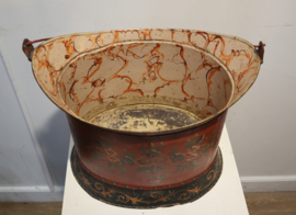 Antieke beschilderde emmer