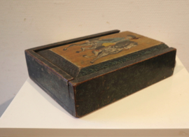 Antieke  beschilderde houten schooltas