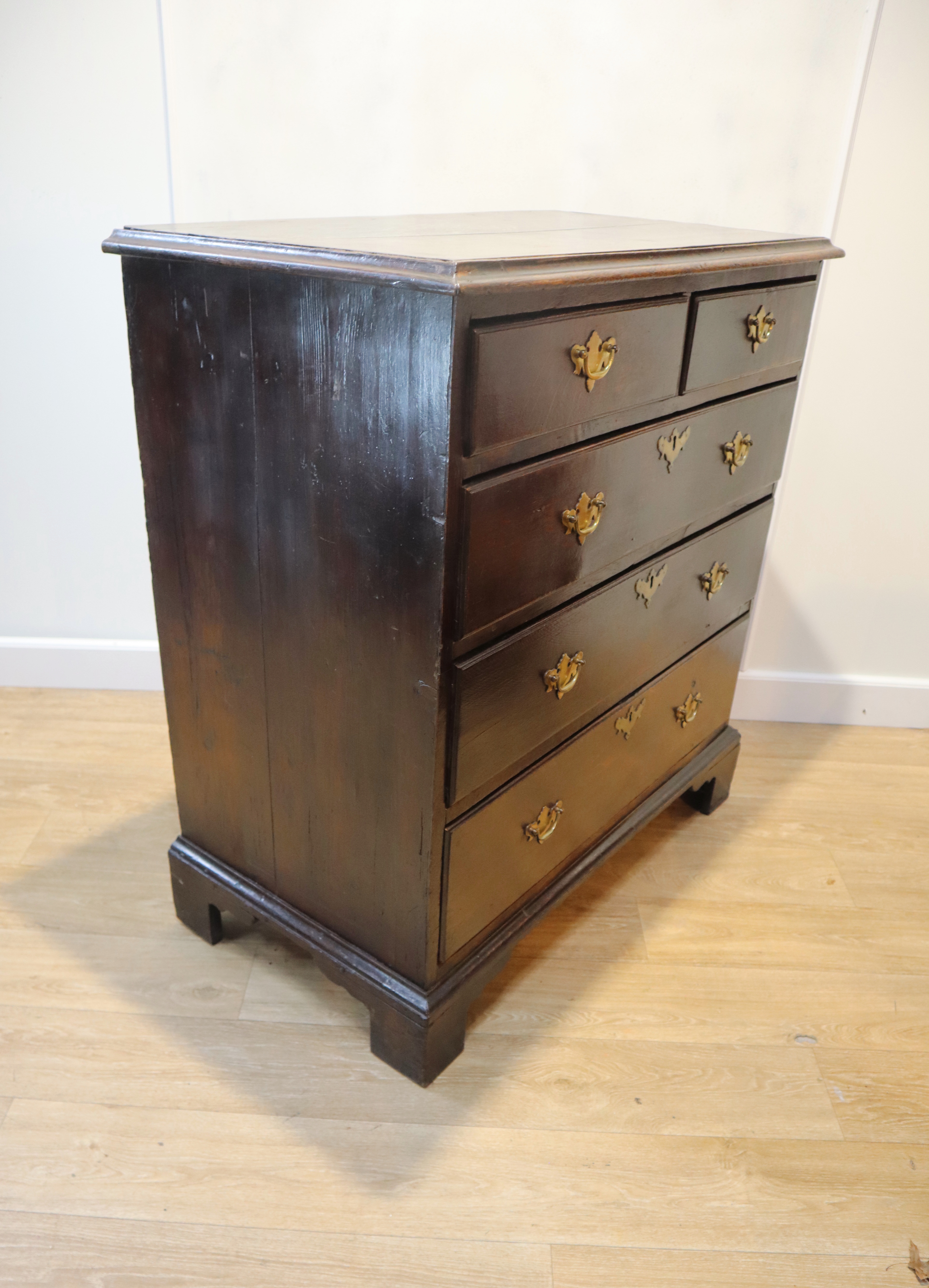 Antieke Engelse commode, 18e eeuw