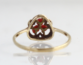 Vintage gouden ring met bloedkoraal