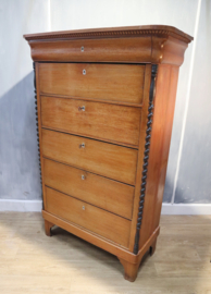 Antieke chiffonière met bureaugedeelte