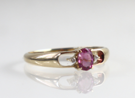 Gouden ring met roze saffier en diamant