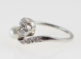 Antieke witgouden ring 'Toi et Moi' met parel en diamant