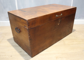 Antieke koloniale reiskist