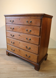 Antieke Engelse commode met schrijfcompartiment