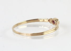 Antieke gouden ring met robijn