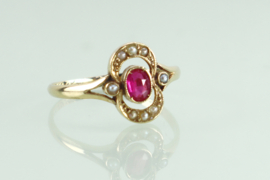 Antieke 18 karaat gouden ring met robijn en zaadparels