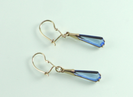 Antieke gouden oorbellen met blauwe steen