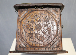 Antiek kerfsnede stoofje