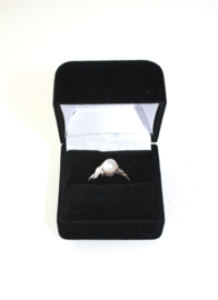Vintage witgouden ring met cultivé parel en 8 single cut diamanten