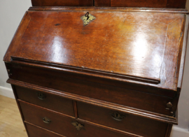 Antieke Engelse secretaire met boekenopstand, 18e eeuw.