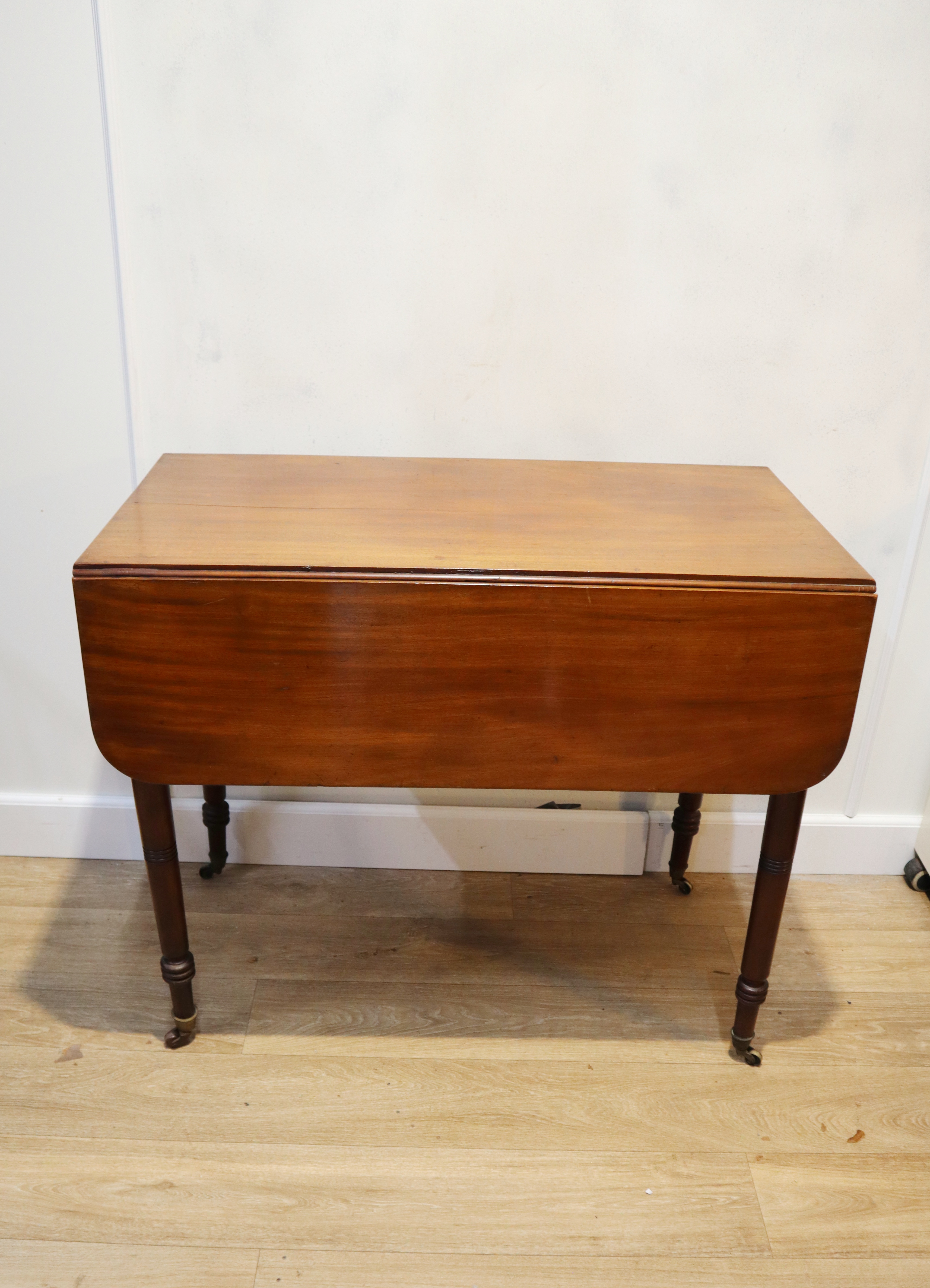 Antieke Engelse Pembroketafel, sidetable.