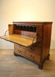 Antieke Engelse commode met schrijfcompartiment