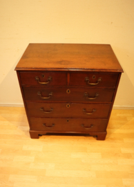 Antieke Engelse commode, 18e eeuw