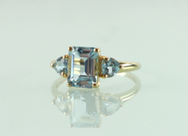 Gouden ring 18 karaat met blauwe topaas