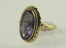 Vintage gouden ring met paarse saffier of spinel, jaren ‘70/’80.