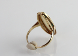 Vintage gouden ring met mooie grote opaal