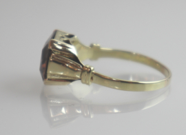 Antieke ring met van kleur veranderende rookkwarts