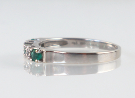 Witgouden rijring met smaragd en diamant