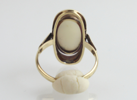 Vintage gouden ring met ovale opaal, jaren ’60.