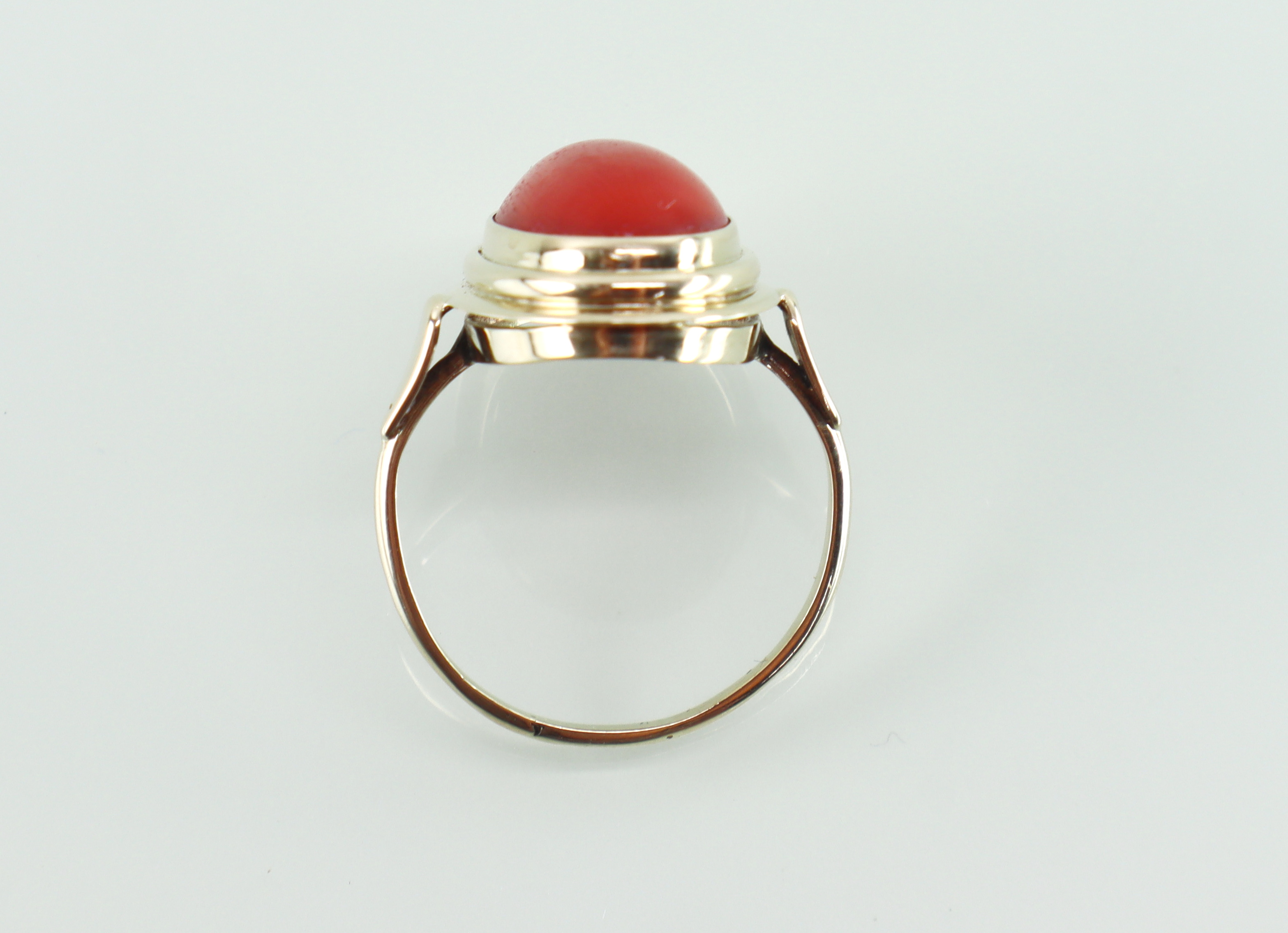 Vintage gouden ring met bloedkoraal
