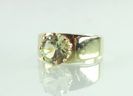 Gouden ring met grote groene saffier