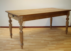 Antieke grenen tafel