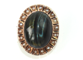 Antieke gouden broche met valkenoog en zaadparels.