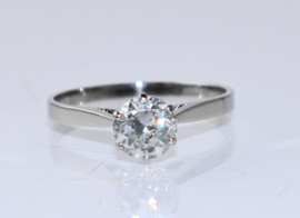 Vintage witgouden solitairring met grote diamant