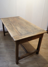 Antieke Franse notenhouten tafel
