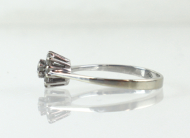 Witgouden ring, rozetring, met briljanten in de vorm van een bloem