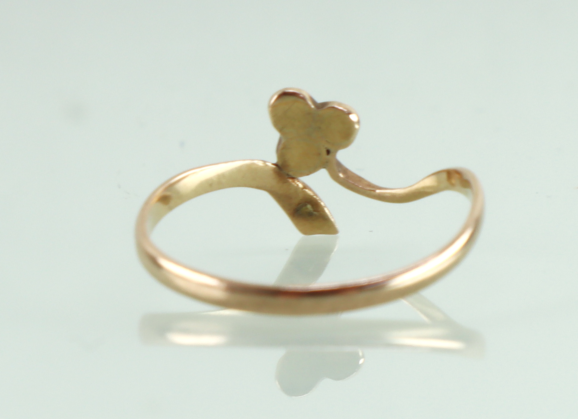 Gouden ring klavertje met turkoois en zaadparels