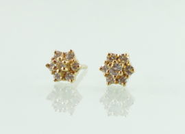 Gouden oorknoppen diamanten bloem
