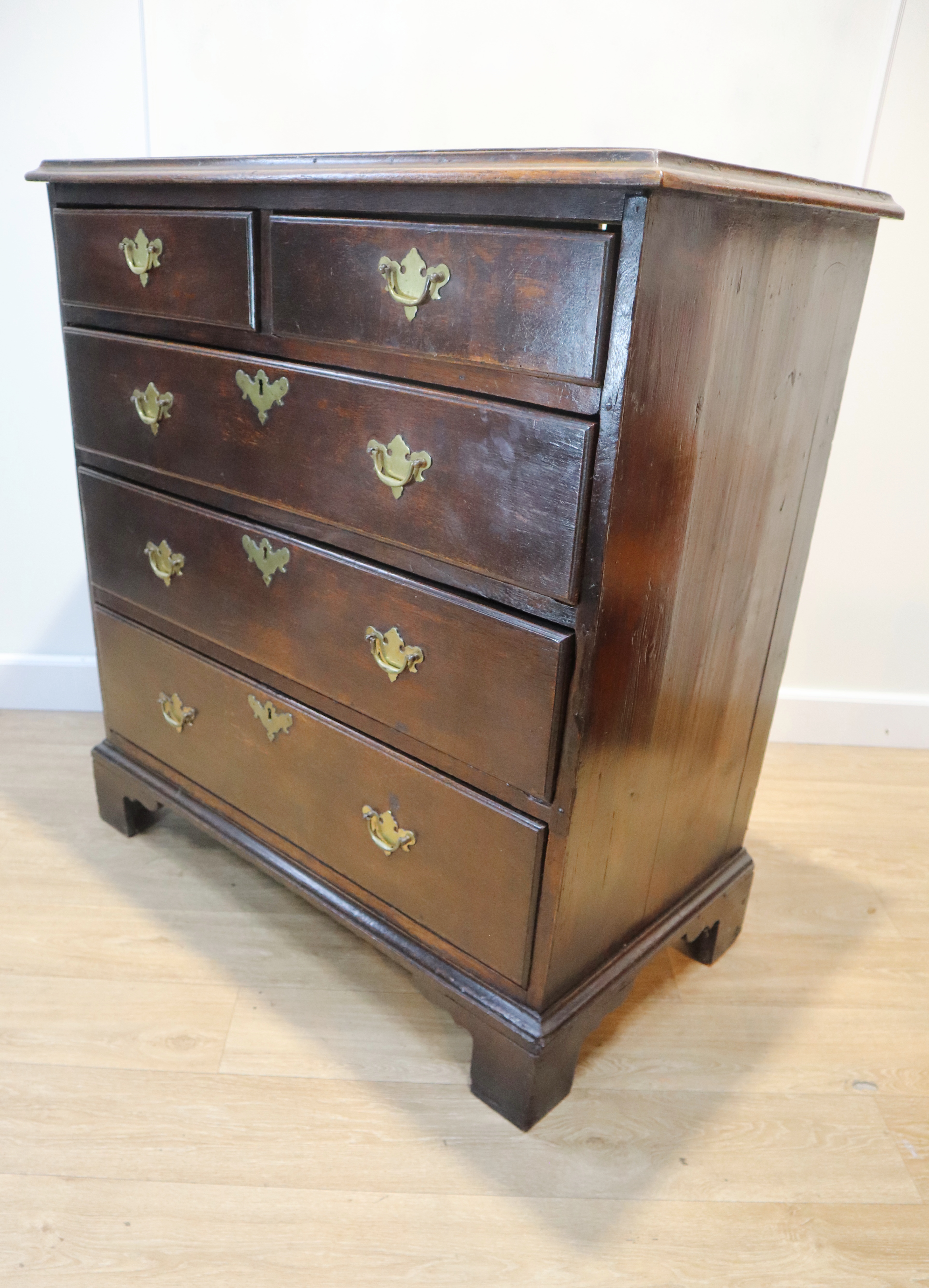Antieke Engelse commode, 18e eeuw