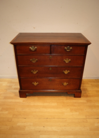 Antieke Engelse commode, 18e eeuw