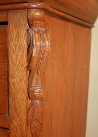 Antieke  chiffonière met bureau