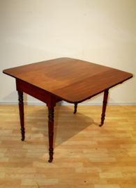 Antieke Pembroketafel