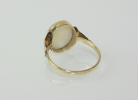 Nederlandse vintage gouden ring met grote opaal