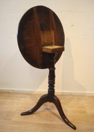 Antieke Engelse tilttop tafel