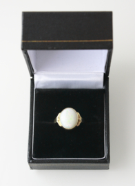 Nederlandse vintage gouden ring met grote opaal