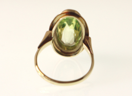 Bijzondere vintage gouden ring met annagroen-glas