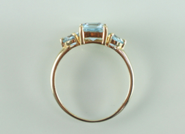 Gouden ring 18 karaat met blauwe topaas