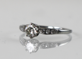Antieke witgouden Art Deco ring met oudslijpsel diamant