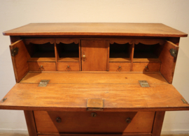 Antieke Hollandse commode met schrijfcompartiment