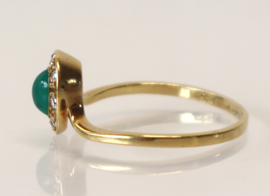 Gouden ring met groene steen en briljanten