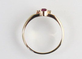 Gouden ring met roze saffier en diamant